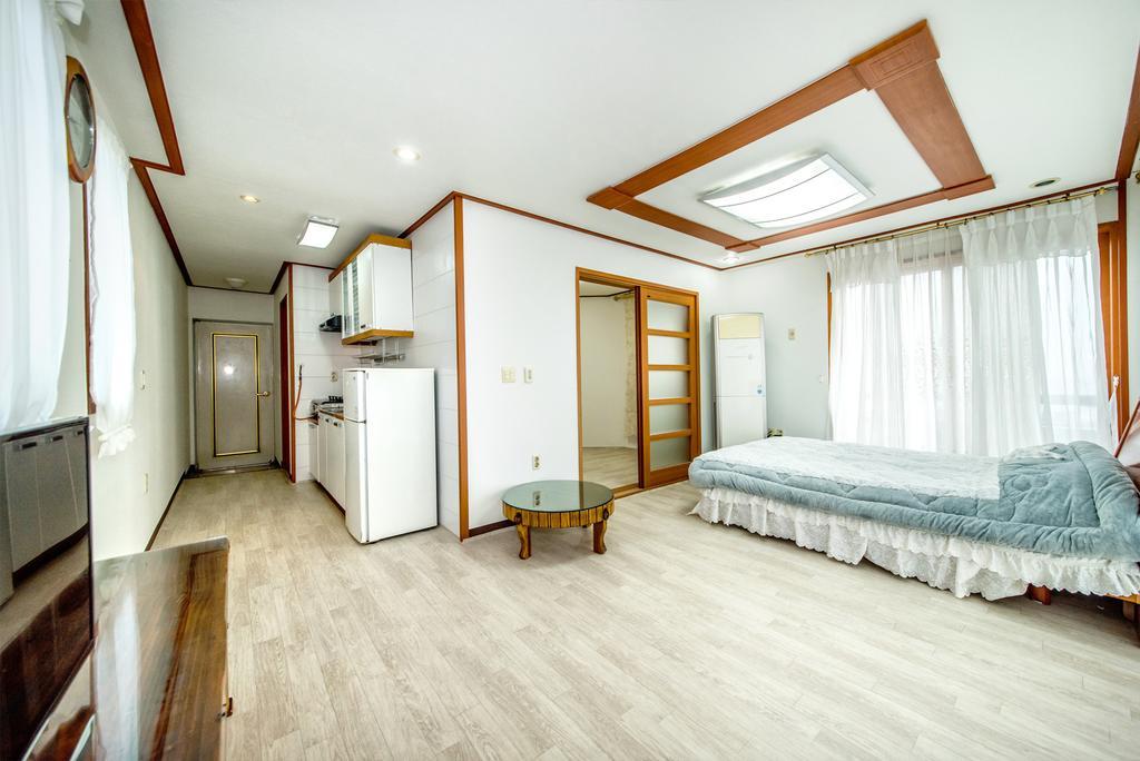 Dongsannara Pension Seogwipo Exteriör bild